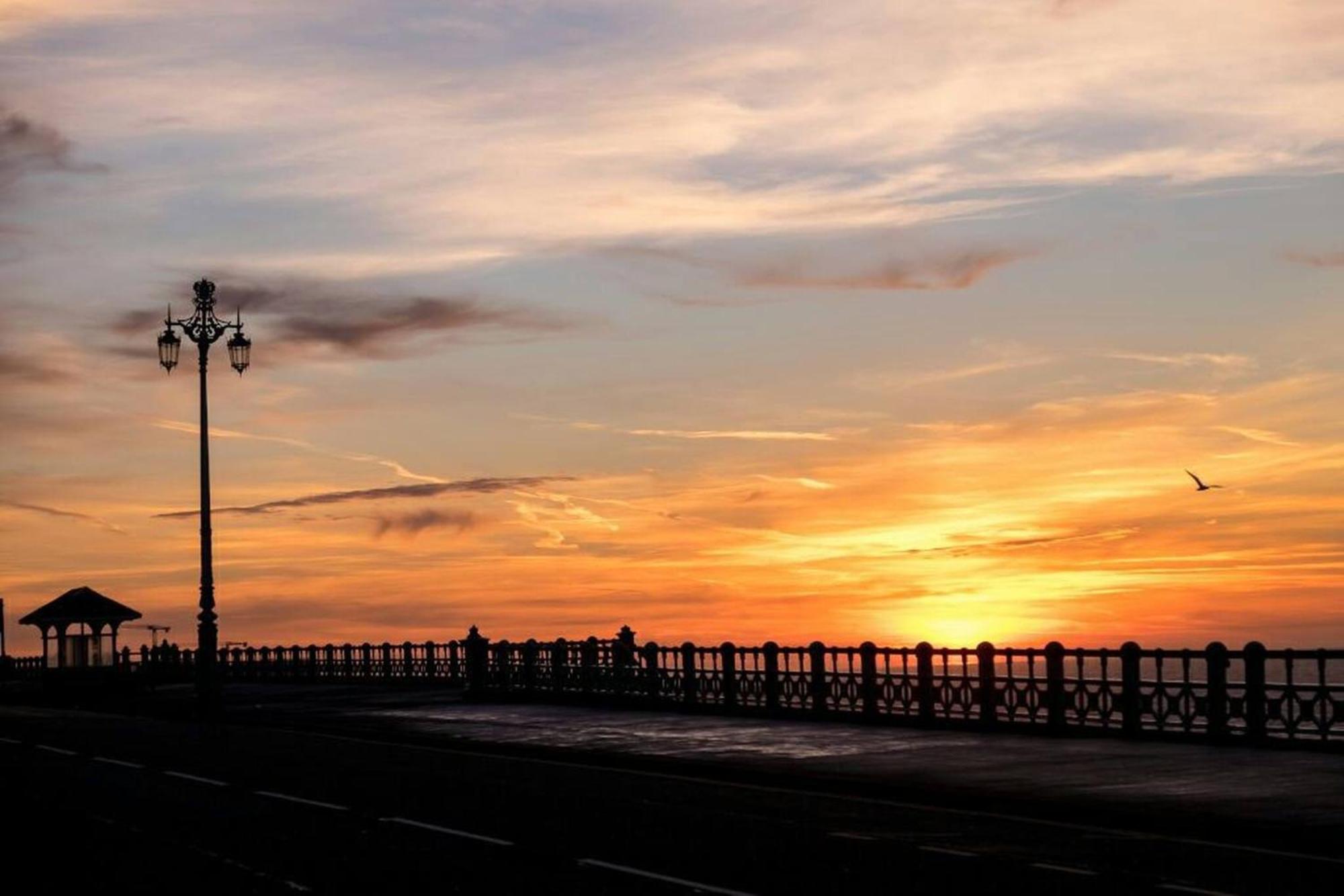Seaview Regency Apartment With Private Parking Hove Buitenkant foto