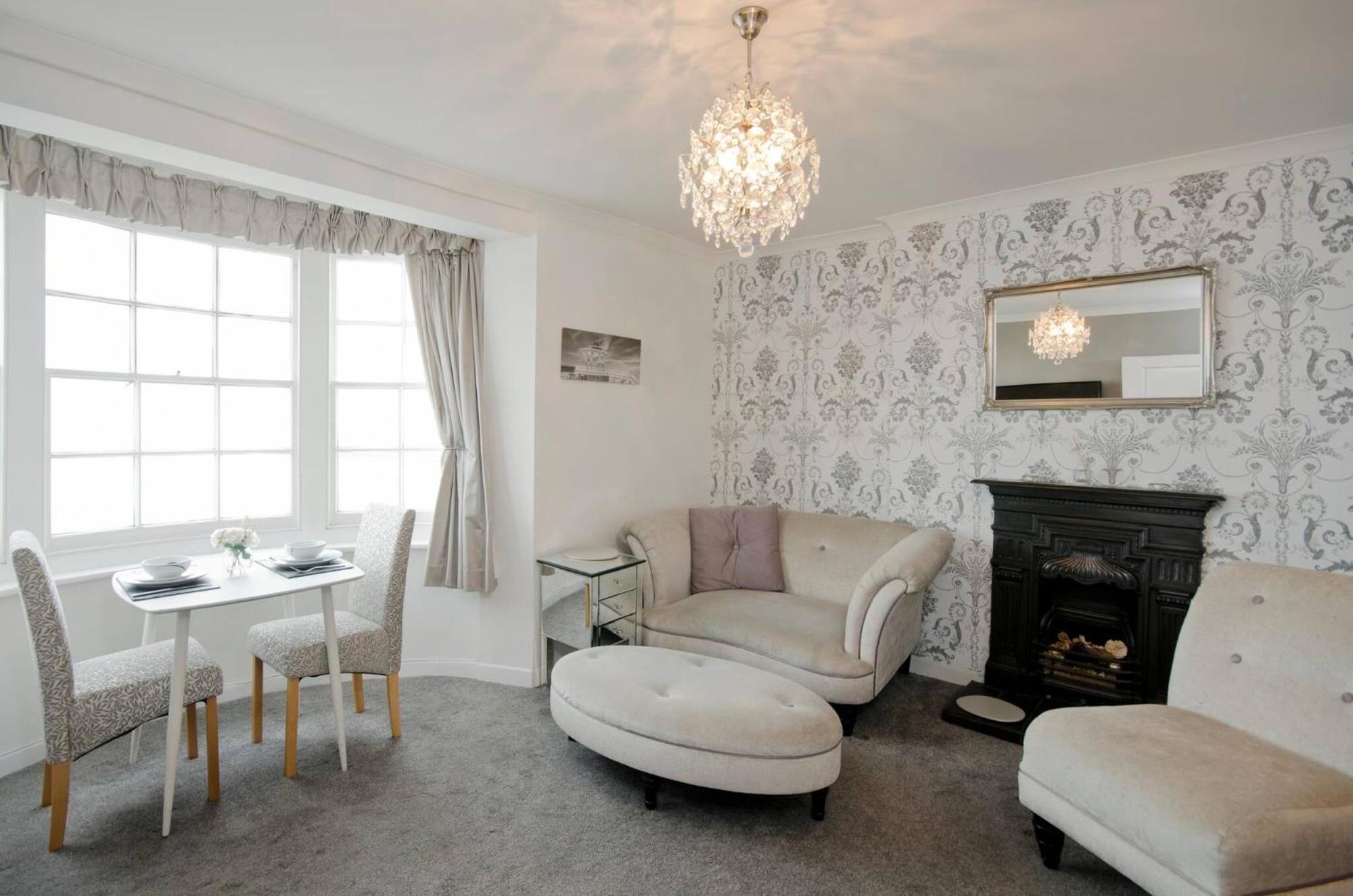 Seaview Regency Apartment With Private Parking Hove Buitenkant foto