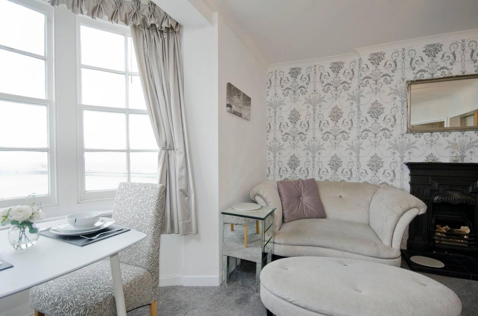 Seaview Regency Apartment With Private Parking Hove Buitenkant foto